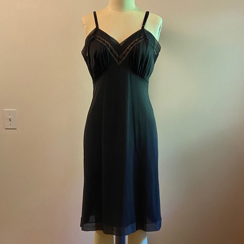 Vintage Munsingerwear Black Lace Trim slip Dress Nightgown size 36 Short (Large)